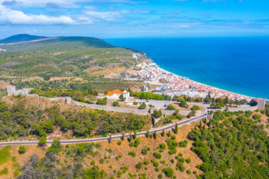 Setubal, Portekiz yakınlarındaki Susimbra şatosunun görüntüsü.