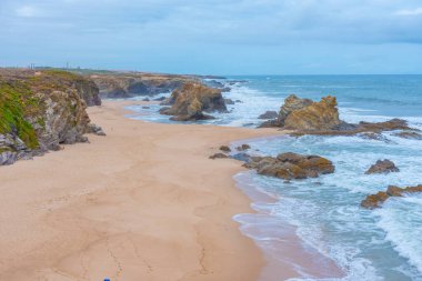 Portekiz 'de Porto Covo plajı.