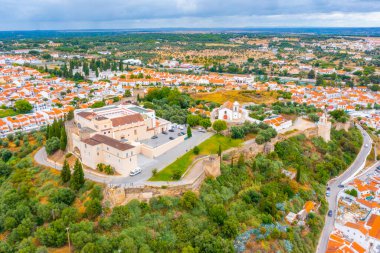 Portekiz 'de Sal kasabası Alcacer' ın havadan görünüşü.