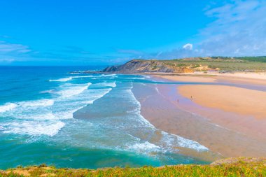 Portekiz 'deki Praia da Amoreira manzarası.