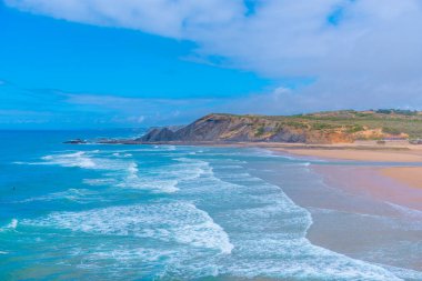 Portekiz 'deki Praia da Amoreira manzarası.