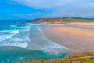 Portekiz 'deki Praia da Amoreira manzarası.