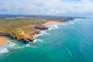Portekiz 'deki Praia da Amoreira manzarası.