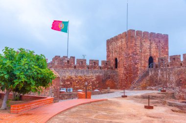 Portekiz 'in Silves kasabasında bir kale manzarası.