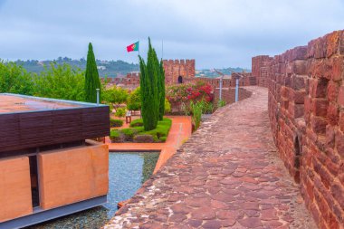 Portekiz 'in Silves kasabasında bir kale manzarası.