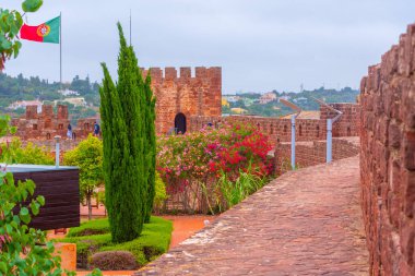Portekiz 'in Silves kasabasında bir kale manzarası.