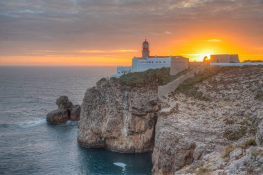 Portekiz 'de gün batımında Cabo de Sao Vicente.