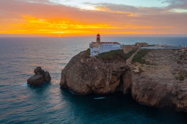 Portekiz 'de gün batımında Cabo de Sao Vicente.