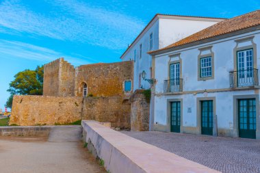 Portekiz 'in Lagos kasabasında bir kale manzarası.