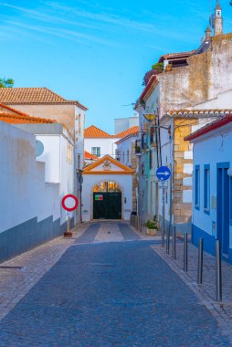 Portekiz 'in eski Lagos kasabasının dar sokakları.