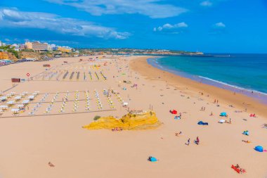 Portekiz 'de Praia da Rocha manzarası.