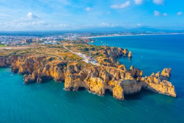 Portekiz, Lagos yakınlarındaki Ponta da Piedade uçurumlarının hava manzarası.