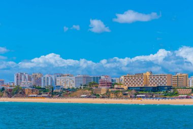 Portekiz 'de Portimao sahiline bakan oteller..