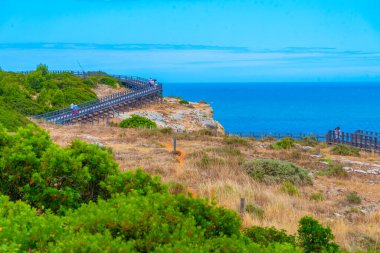 Carvoeiro, Portekiz 'deki yamaçların üzerinden geçiyor..