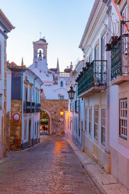 Portekiz 'in Faro kasabasında Arco da Vila.