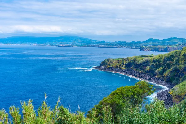 Portekiz Sao Miguel adasında Miradouro da Fonte Grande.
