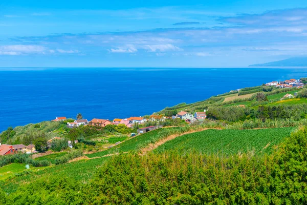 Portekiz, Azores 'deki Sao Miguel adasının kırsal arazisi..