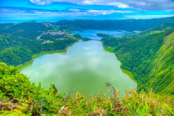 Miradouro da Vista do Rei View Lagoa Verde ve Lagoa Azul Sao Miguel Adası, Portekiz.
