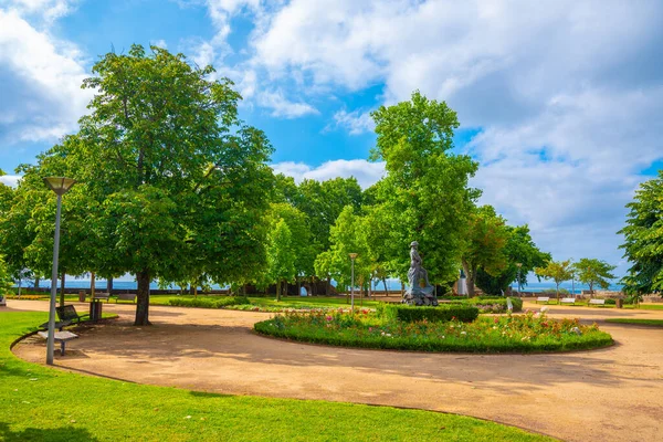 Santarem Kalesi, Portekiz 'de Tajo nehrinin üzerindeki bir tepede yer almaktadır..
