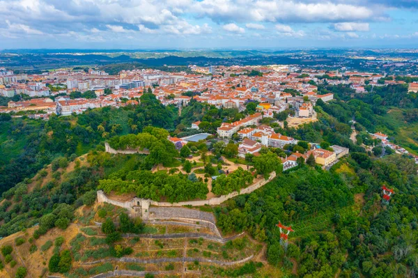 Santarem Kalesi, Portekiz 'de Tajo nehrinin üzerindeki bir tepede yer almaktadır..