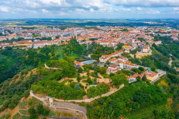 Santarem Kalesi, Portekiz 'de Tajo nehrinin üzerindeki bir tepede yer almaktadır..