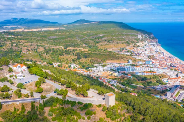 Setubal, Portekiz yakınlarındaki Susimbra şatosunun görüntüsü.