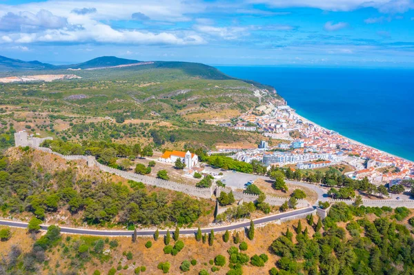 Setubal, Portekiz yakınlarındaki Susimbra şatosunun görüntüsü.