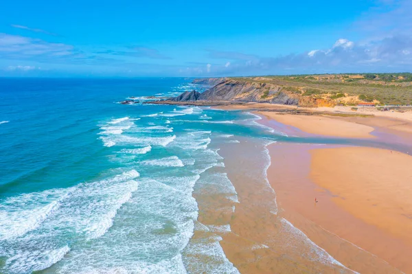 Portekiz 'deki Praia da Amoreira manzarası.
