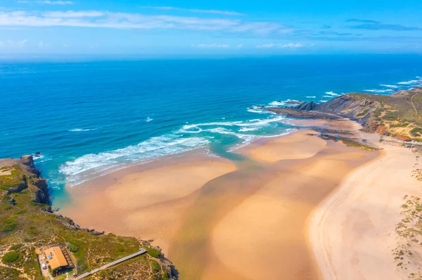 Portekiz 'deki Praia da Amoreira manzarası.