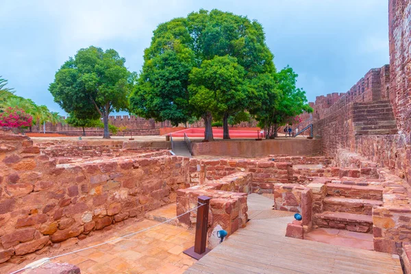 Portekiz 'in Silves kasabasında bir kale manzarası.