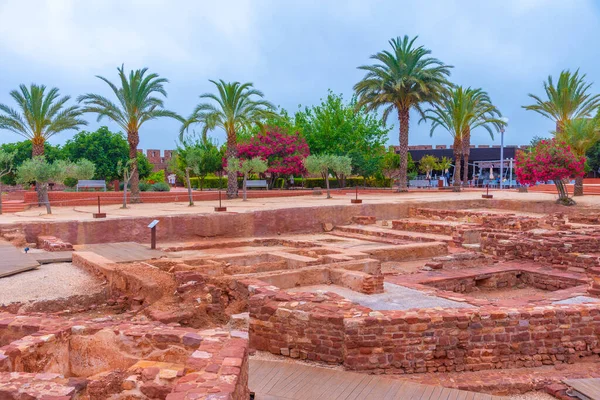 Portekiz 'in Silves kasabasında bir kale manzarası.