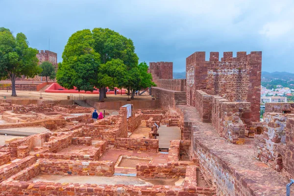 Portekiz 'in Silves kasabasında bir kale manzarası.