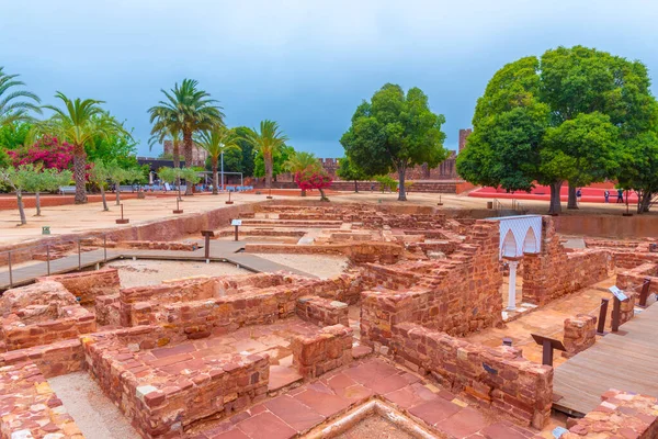 Portekiz 'in Silves kasabasında bir kale manzarası.