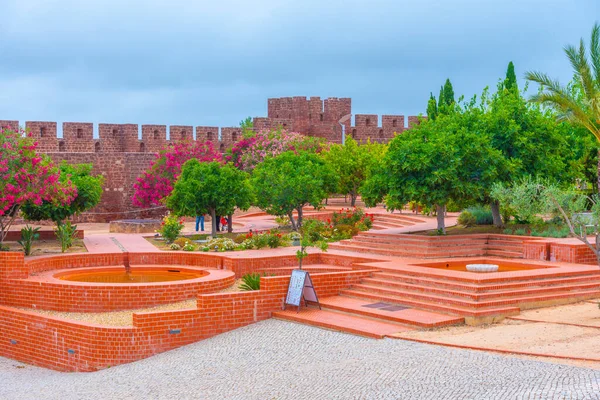 Portekiz 'in Silves kasabasında bir kale manzarası.