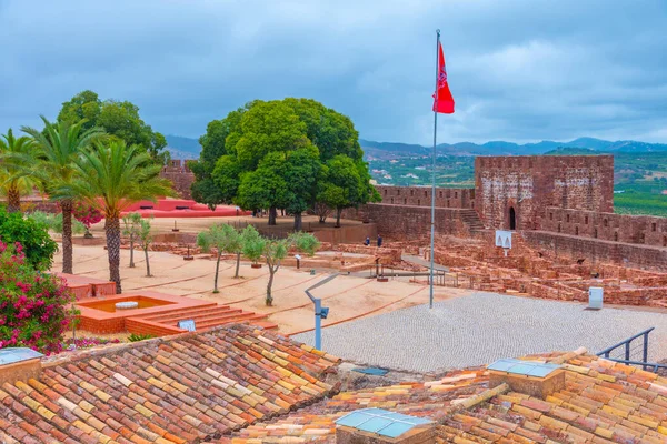 Portekiz 'in Silves kasabasında bir kale manzarası.