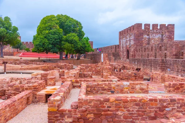 Portekiz 'in Silves kasabasında bir kale manzarası.