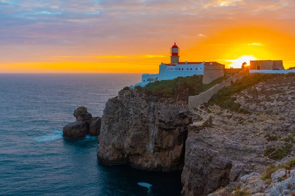 Portekiz 'de gün batımında Cabo de Sao Vicente.