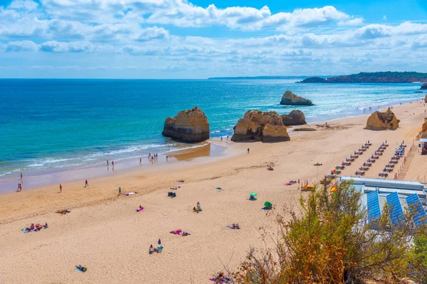 Portekiz 'de Praia dos Tres Castelos manzarası.