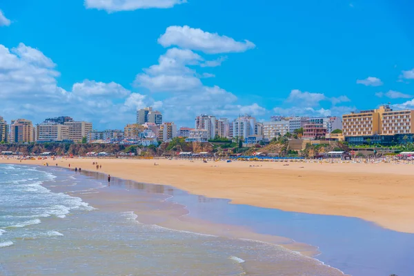 Portekiz 'de Portimao sahiline bakan oteller..