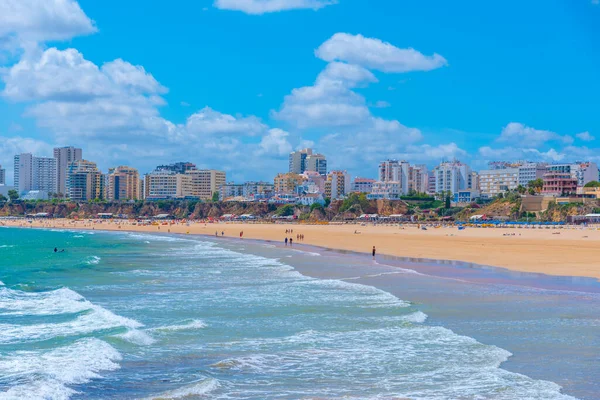 Portekiz 'de Portimao sahiline bakan oteller..