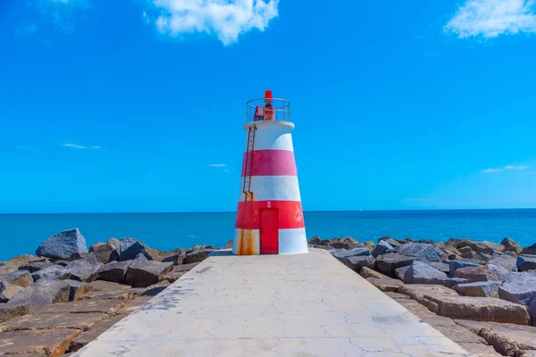 Portekiz, Portimao 'daki kırmızı ve beyaz deniz feneri..