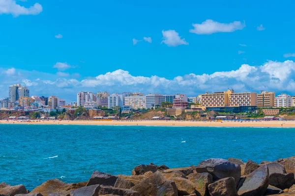 Portekiz 'de Portimao sahiline bakan oteller..