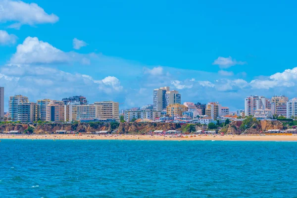 Portekiz 'de Portimao sahiline bakan oteller..