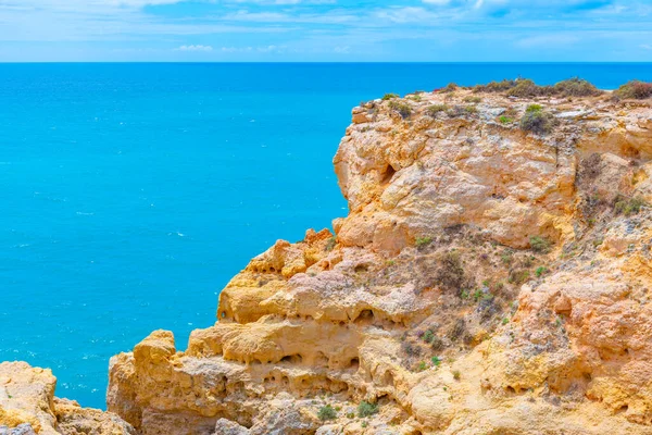 Steep Cliffs Surrounding Praia Carvoeiro Portugal — Stock Photo, Image