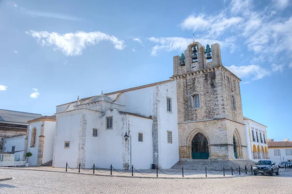 Portekiz 'in Faro kentindeki katedral manzarası.