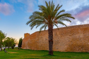 Portekiz 'in Faro kasabasındaki kale..