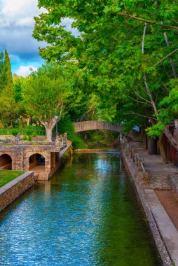 Portekiz 'in Algarve bölgesinde Fonte Grande de Alte baharı.
