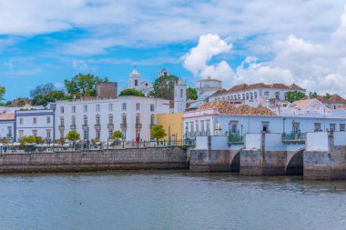 Portekiz 'in Tavira şehrinin Panoraması.