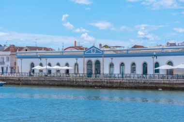 Portekiz, Tavira 'da Gilao nehrinin kıyısındaki evler..