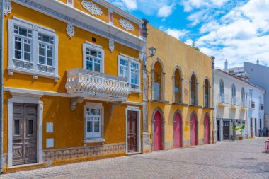 Portekiz, Tavira 'da Gilao nehrinin kıyısındaki evler..